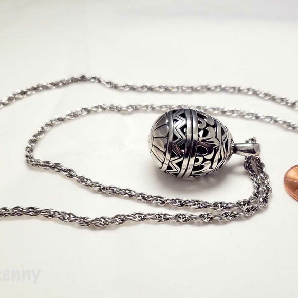 James Avery Sterling Silver Scrolled Easter Egg Pendant on chain RETIRED - Picture 2 of 4